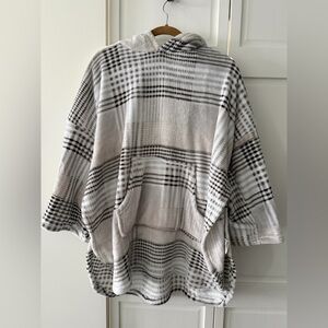 NWT Oversized Plaid Fleece Poncho Hoodie Blanket Pullover Cozy Lounge OS